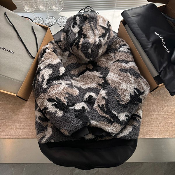 【バレンシアガ】SKI ジップアップ HOODIE ウォームフリース 809469TP